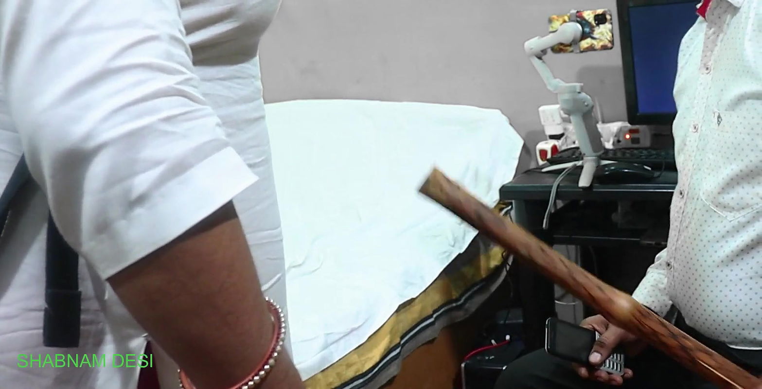 School ki ek galti ne gaand fadwadi class me gaand se khun aane lage