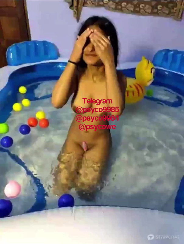 Khadija37 26 Ticket show pussy fingering in pool