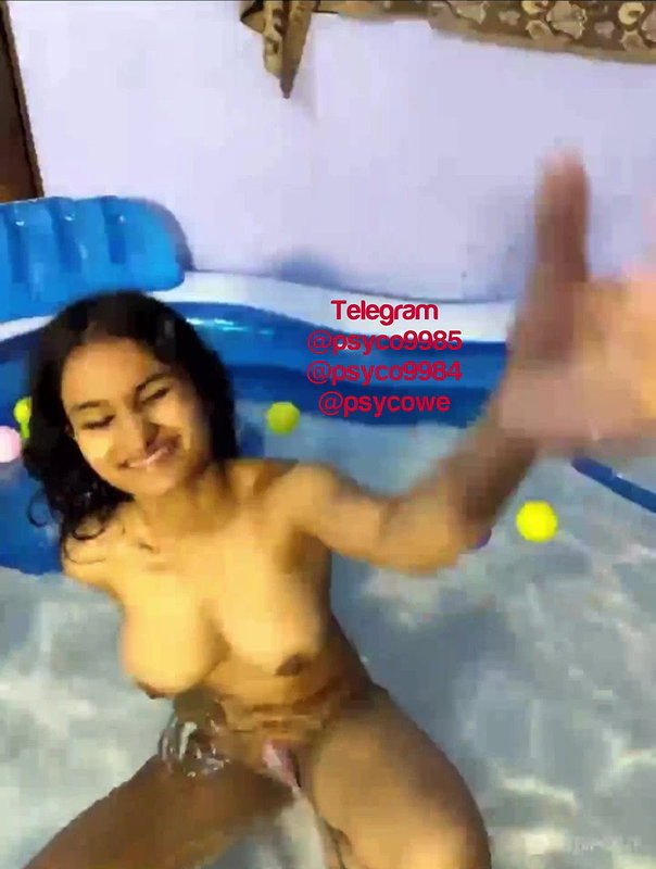 Khadija37 26 Ticket show pussy fingering in pool