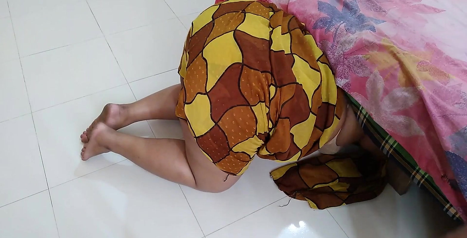 Tamil Priya Aunty Gets Stuck Under Bed When neighbor Fucks & Cum Out Her Huge Ass – Indian MILF (Hindi Audio)