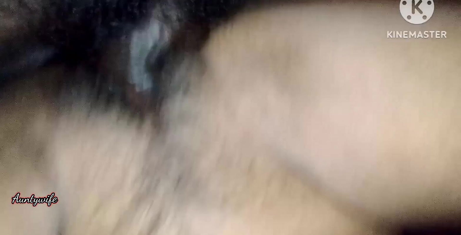 Village desi aunty ko thand ke raat mein unke Ghar per jakar chudai Kiya