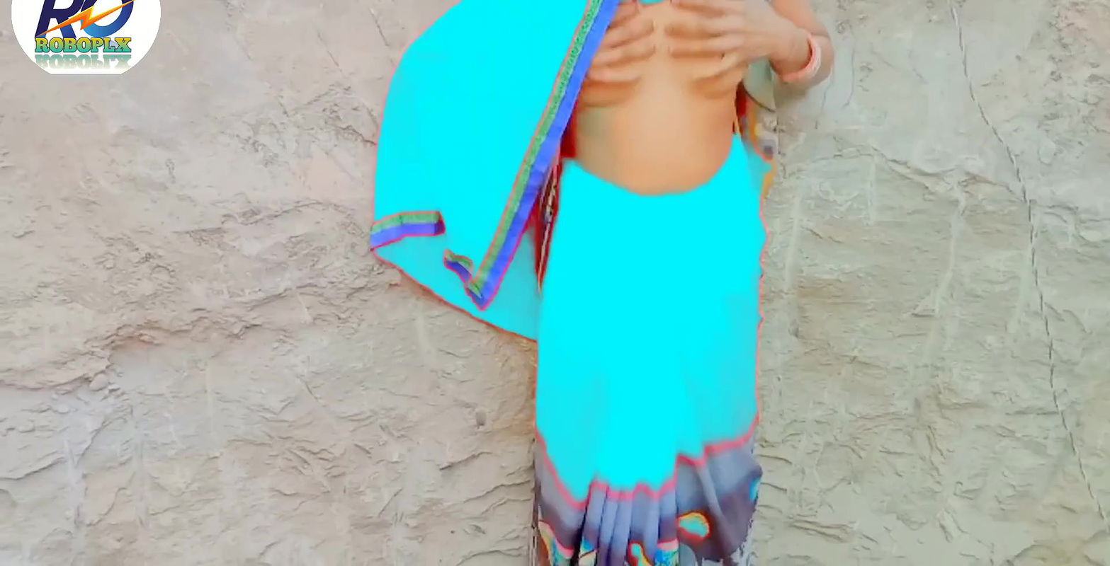 Village ki bhabhi ne saree finger karke ke man ki niyat Badal dali saree removing finger show and chudai