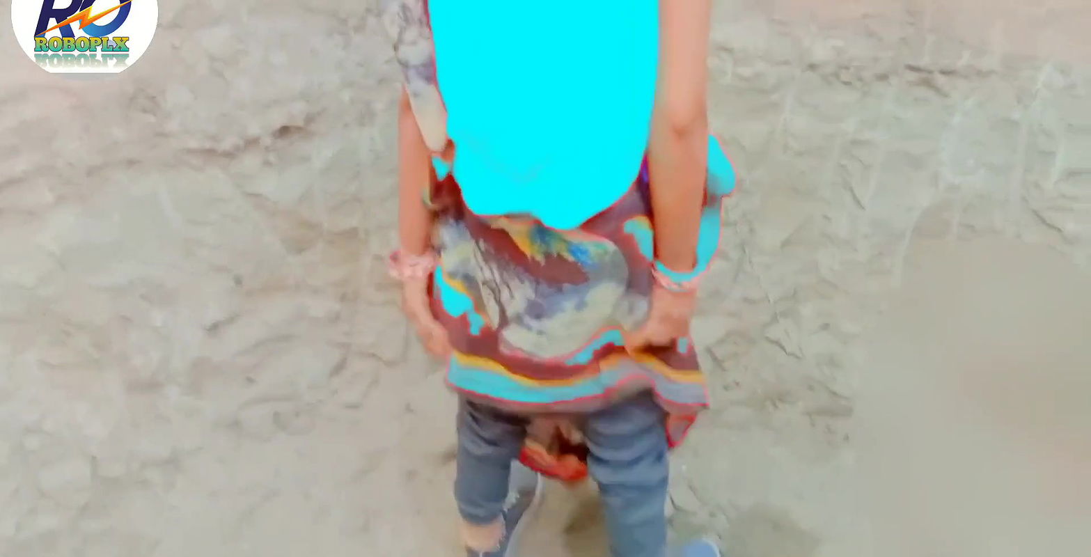 Village ki bhabhi ne saree finger karke ke man ki niyat Badal dali saree removing finger show and chudai