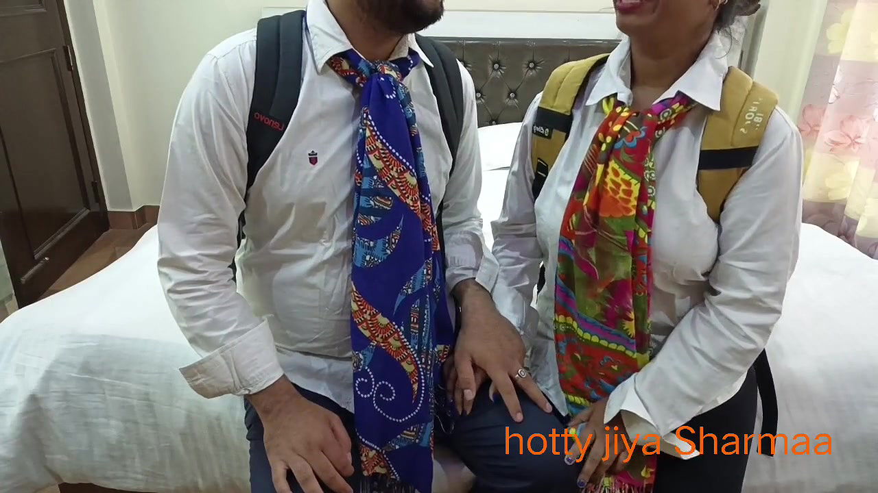 Xxx Indian School – Stepsister Fucks Brother’s Friend With Clear Hindi Audio.