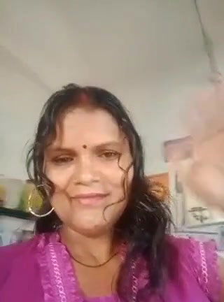 Beautiful Bhabhi Showing For Lover