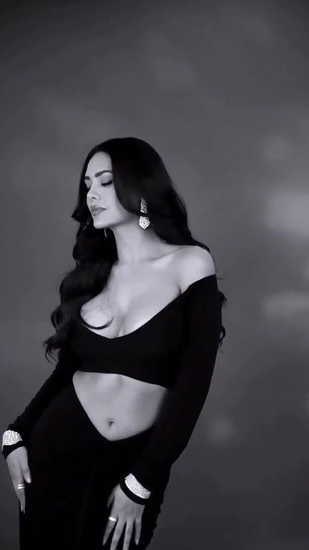 SLUTTY ESHA GUPTA DEEP PLUNGING NECK DRESS MELONS TEASE PHOTOSHOOT