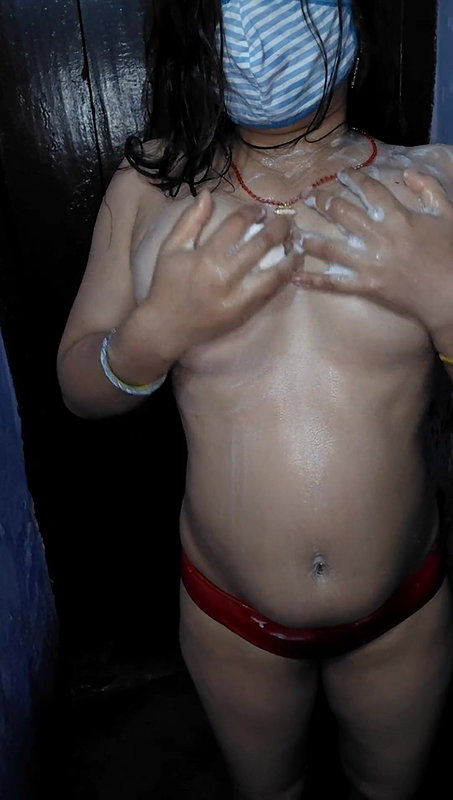 Bathing Bhabhi part-1