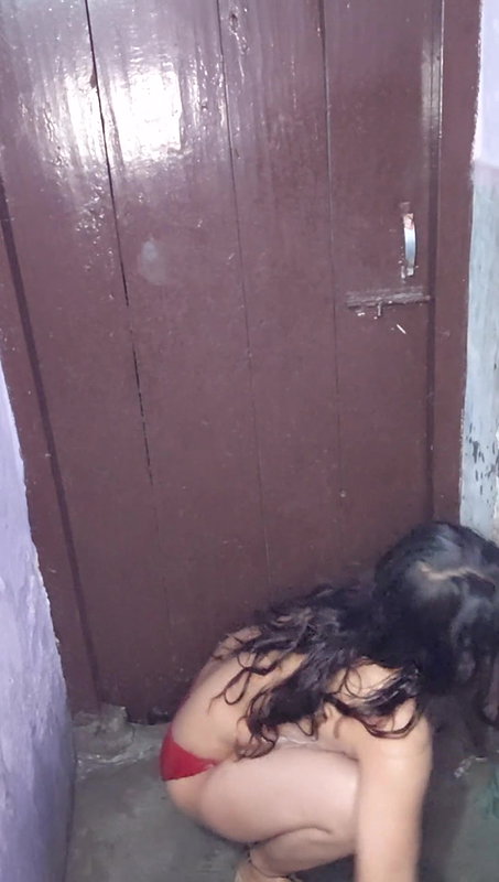 Bathing Bhabhi part-1