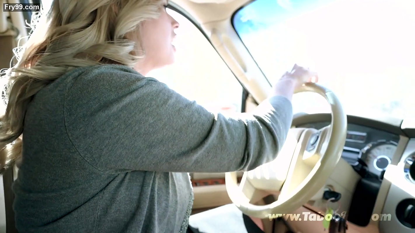 Sleep with step mon in one bed