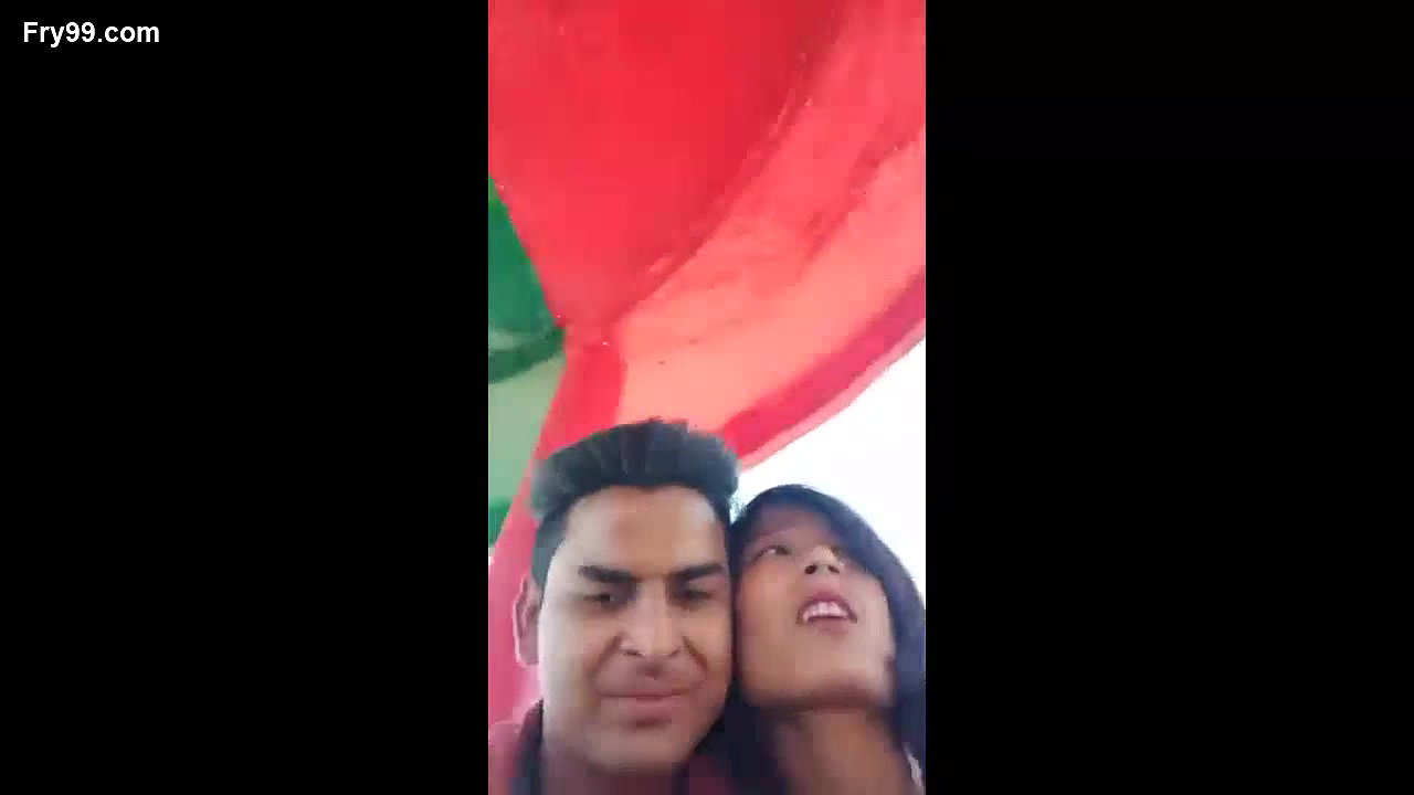 Desi Lovers Outdoor Foreplay