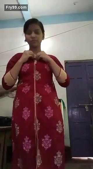 Desi colllage girl shwo her sexy anal