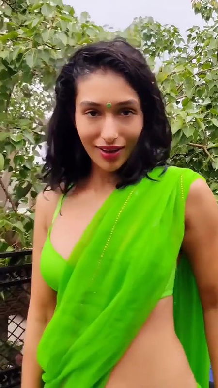 DESI UNKNOWN BABE UFF YA QAYAMAT HAI IN BRA SAREE