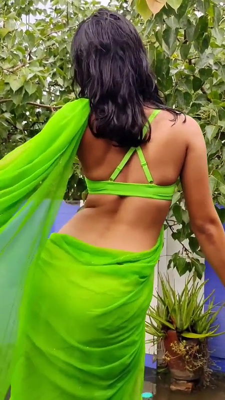 DESI UNKNOWN BABE UFF YA QAYAMAT HAI IN BRA SAREE