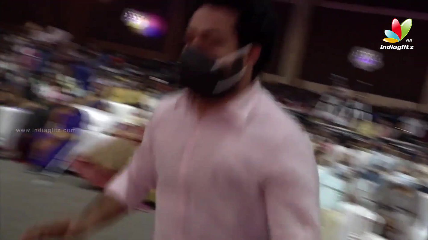 Telugu Milf Anchor Shyamala Super Hot Deep Navel & Busty Body Exposing in Saree