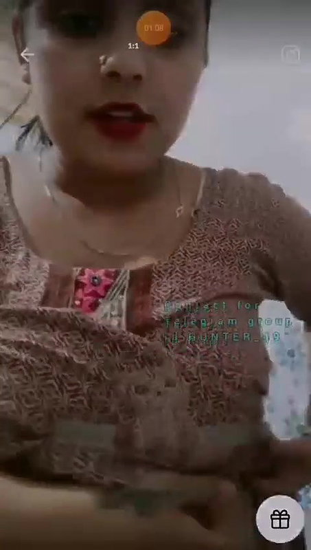 Cute bhabi show her big boobs on tango