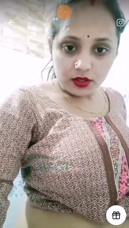 Cute bhabi show her big boobs on tango