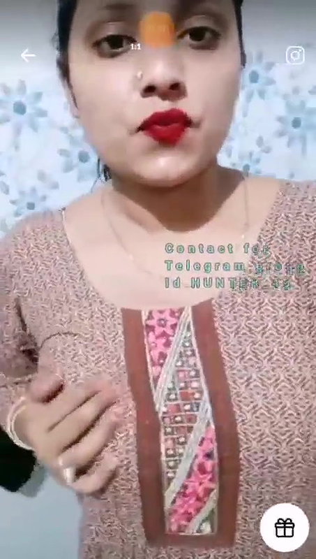 Cute bhabi show her big boobs on tango