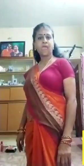 Tamil iyer aunty shows her boobs in video call