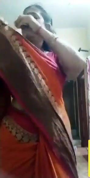 Tamil iyer aunty shows her boobs in video call