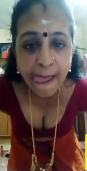 Tamil iyer aunty shows her boobs in video call