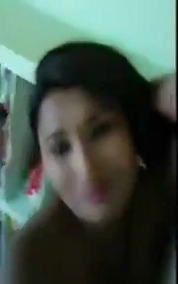 Hot Desi indian shweta showing boobs to her bf mms