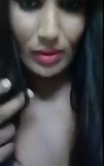 Hot Desi indian shweta showing boobs to her bf mms