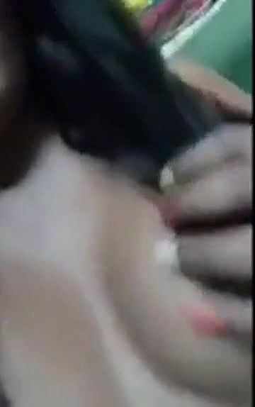 Hot Desi indian shweta showing boobs to her bf mms