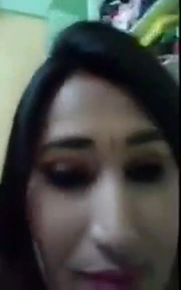 Hot Desi indian shweta showing boobs to her bf mms