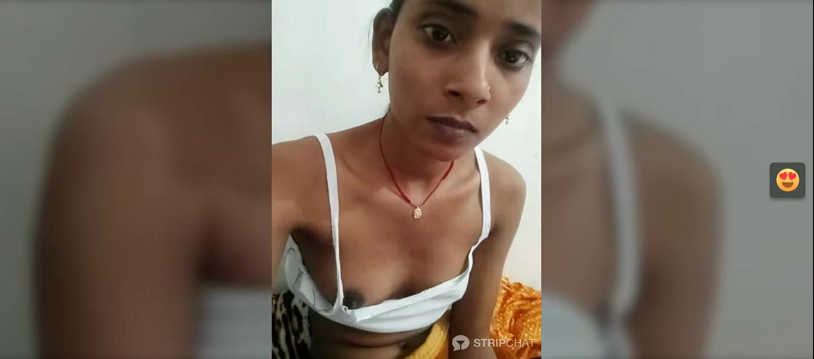Bangladeshi girl showing small round boobs 2
