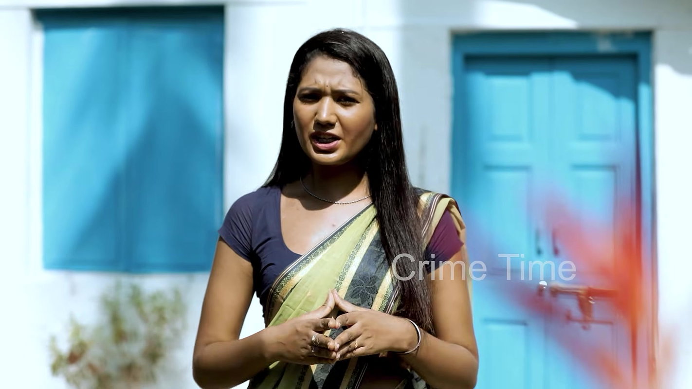 Razia Khanam hot scenes – Sareeless, Back show, Navel squeezed, Cleavage 2