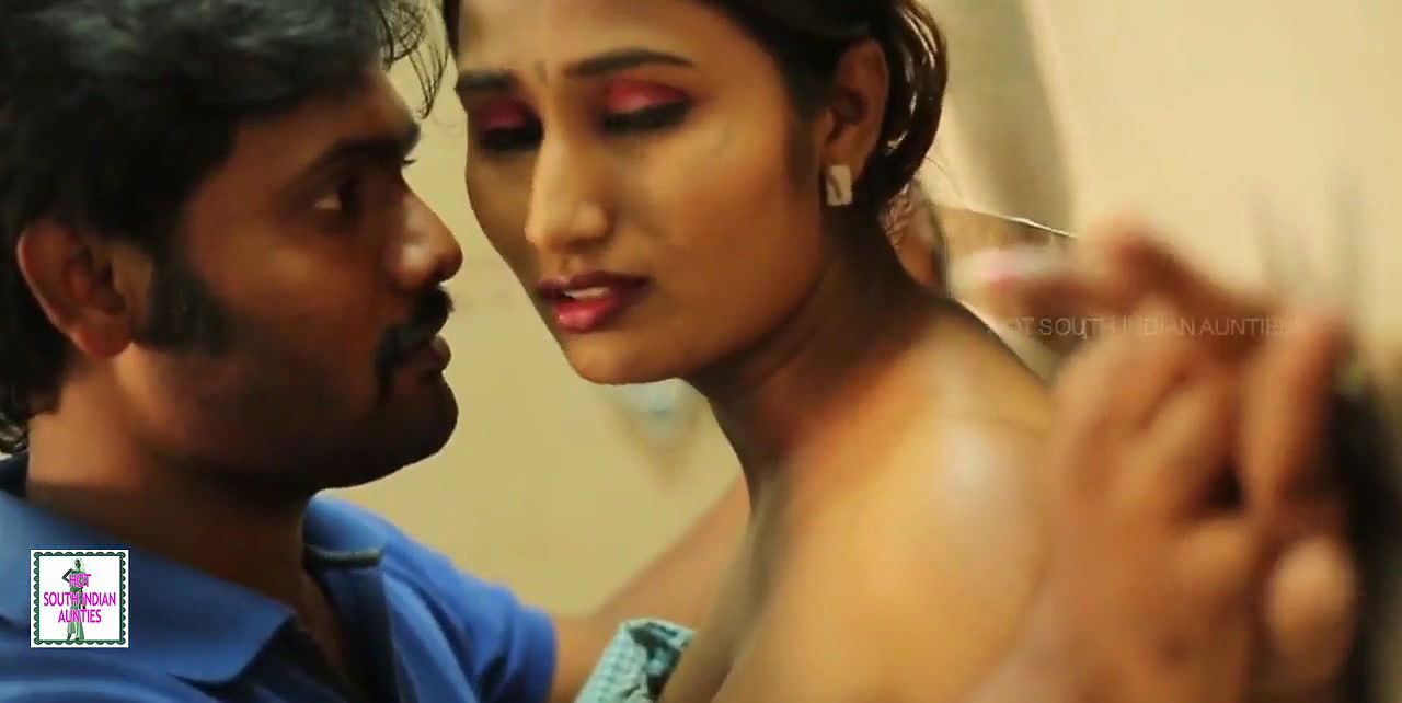 Indian Hot Girl Bathroom Romance – Leaked MMS