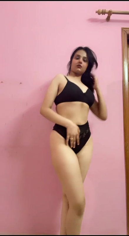 Beautiful Cute Sexy Thick NRI showing Updates 15