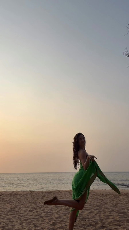 Ellie AvrRam STUNNING Sexy IN BIKINI ON BEACH 2