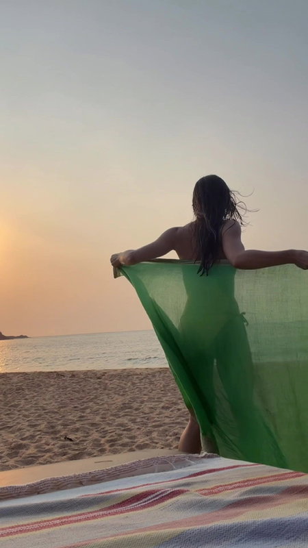 Ellie AvrRam STUNNING Sexy IN BIKINI ON BEACH 2