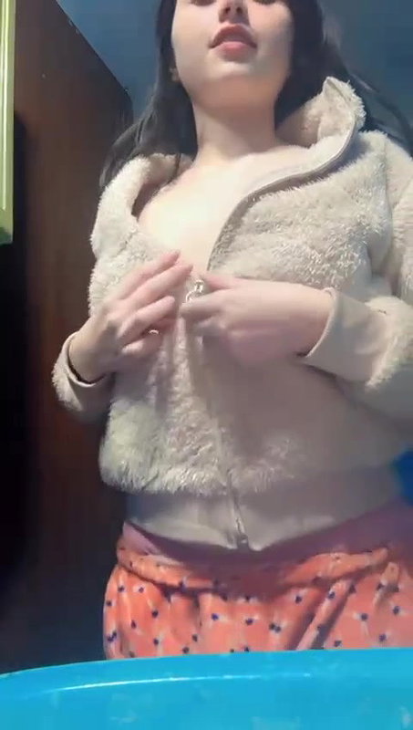 CUTIE DESI COLLEGE GIRL STRIPPING SHOWING SEXY FIGURE & BIGGASS 5 CLIPS 5
