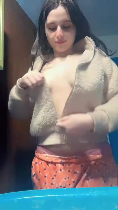 CUTIE DESI COLLEGE GIRL STRIPPING SHOWING SEXY FIGURE & BIGGASS 5 CLIPS 5