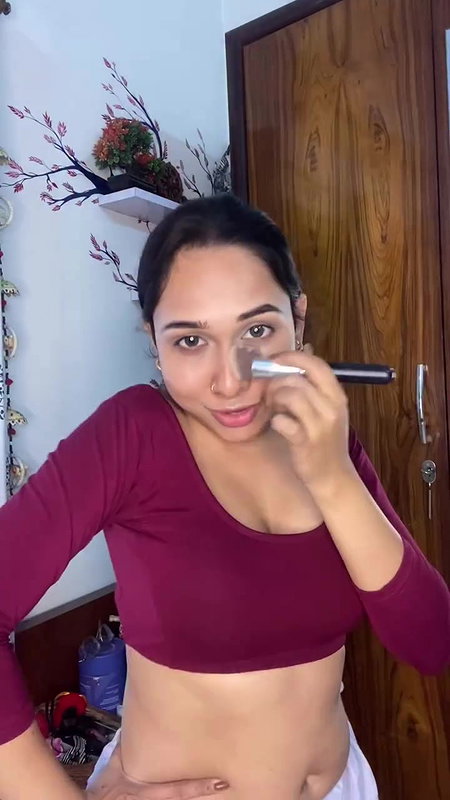 bengali lady sexy deep navel in maroon blouse 2