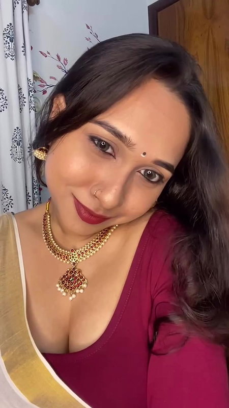 bengali lady sexy deep navel in maroon blouse 2