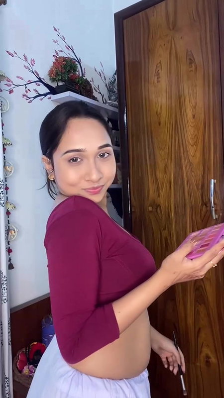 bengali lady sexy deep navel in maroon blouse 2