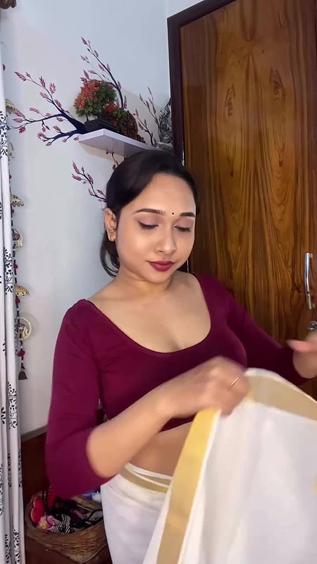 bengali lady sexy deep navel in maroon blouse 2