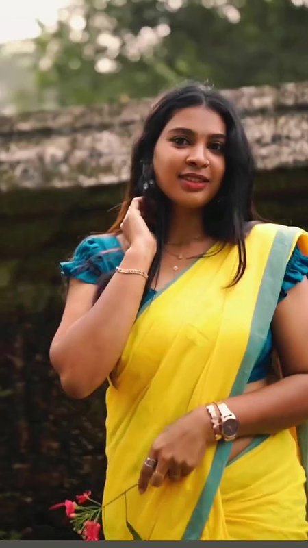 malayali model sexy navel in yellow saree 2