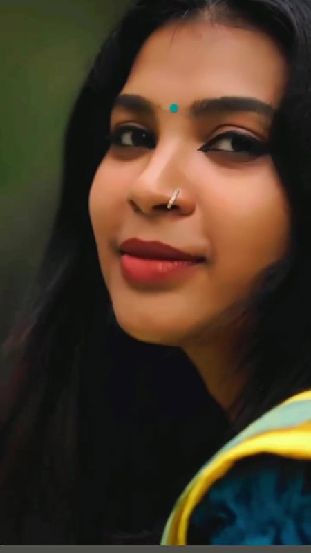malayali model sexy navel in yellow saree 2