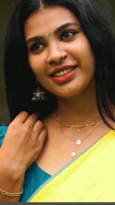 malayali model sexy navel in yellow saree 2