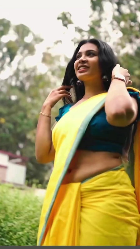malayali model sexy navel in yellow saree 2