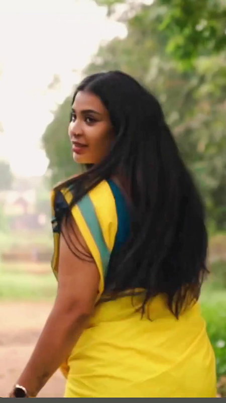 malayali model sexy navel in yellow saree 2