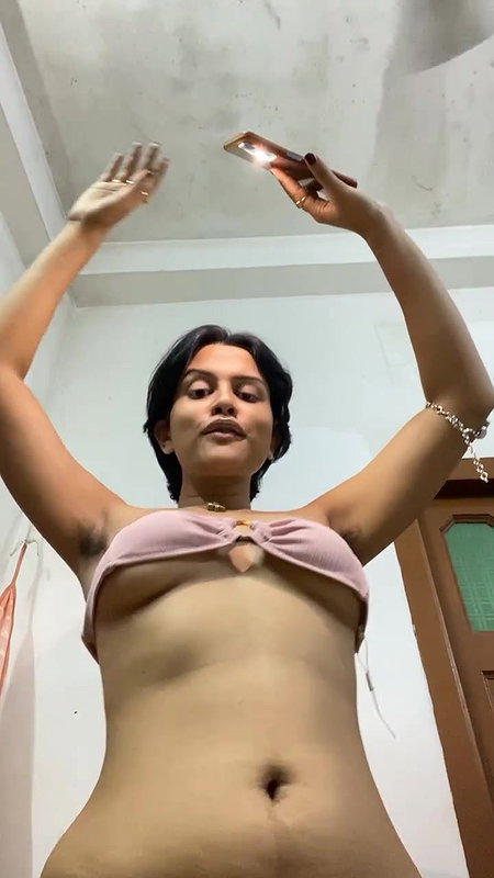 bgnali nympho gilr hot boobsa nd tummy in pinshort bra 2