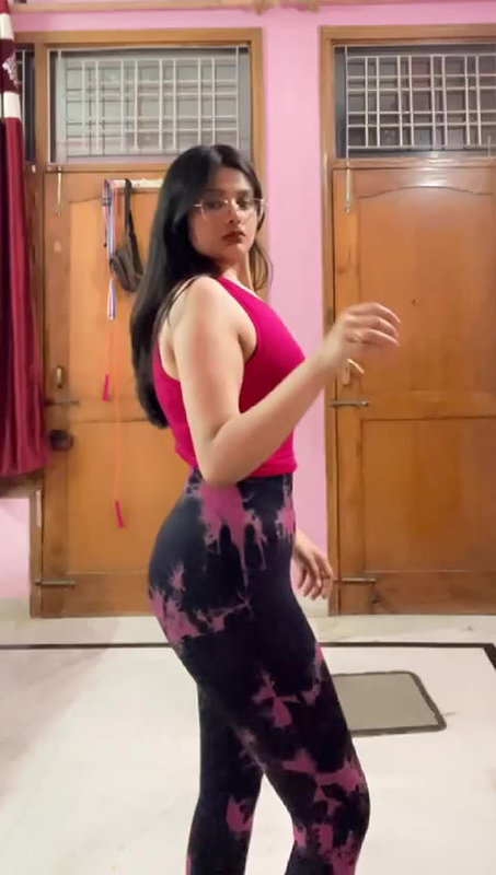 Beautiful Cute Sexy Thick NRI showing Updates 5