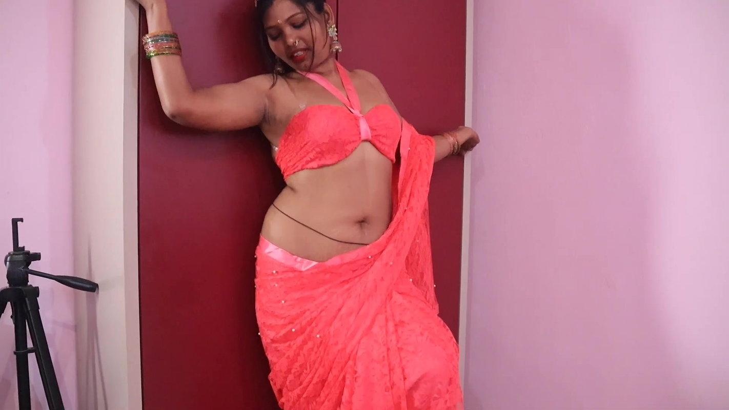 Horny young pinky tiwari hot cleavage and navel show photoshoot 2
