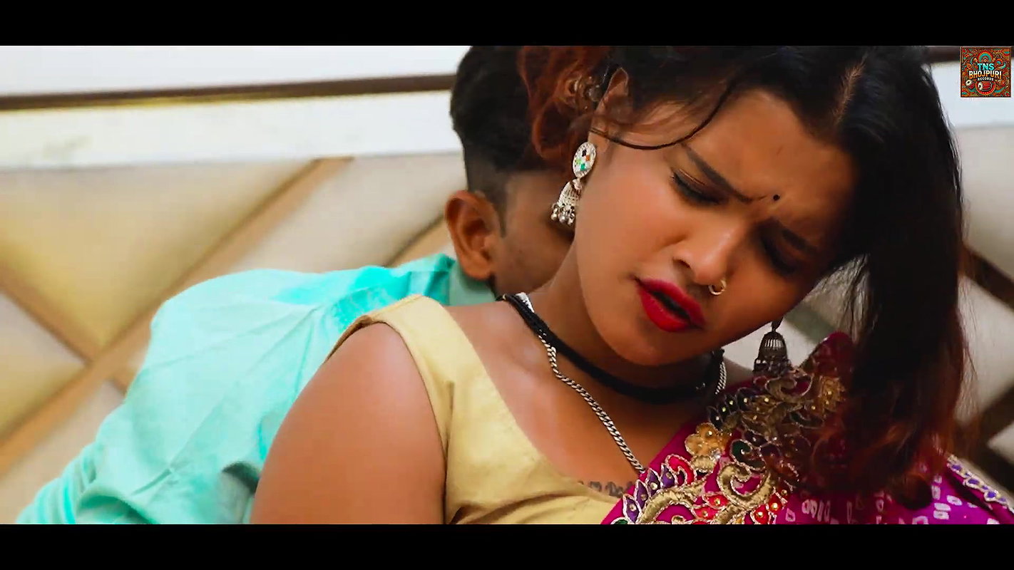 Angel Teja hot saree song – Navel kissed nicely & caressed, Cheek kiss 2