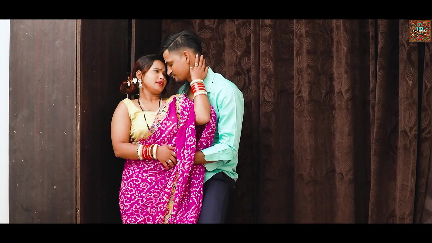 Angel Teja hot saree song – Navel kissed nicely & caressed, Cheek kiss 2